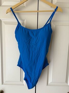 Swimsuit lot. 2 suits. One piece. 2-pc tankini. Size 8/10. Summertime. Beach.